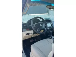Mitsubishi Pajero Full