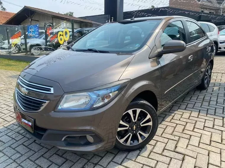 Chevrolet Onix Cinza 6