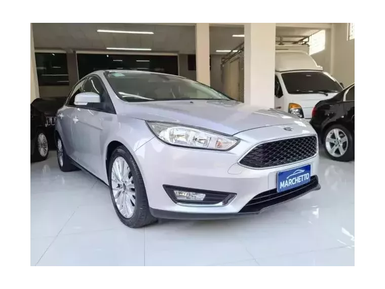 Ford Focus Prata 1