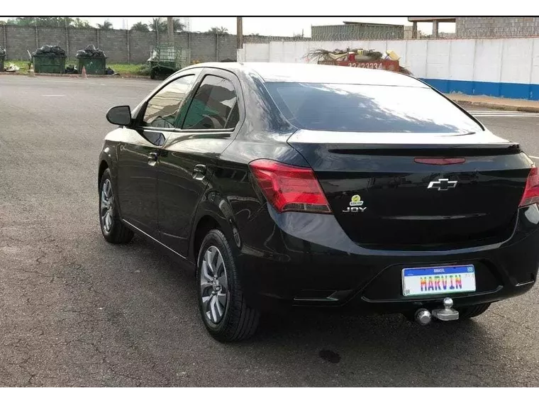 Chevrolet Onix Preto 6