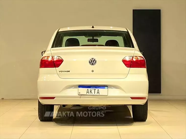 Volkswagen Voyage Branco 12