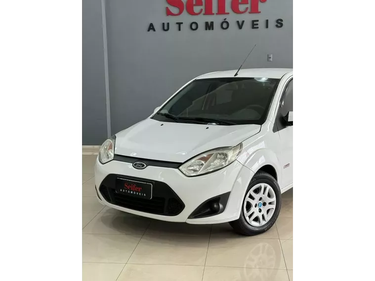 Ford Fiesta Branco 2