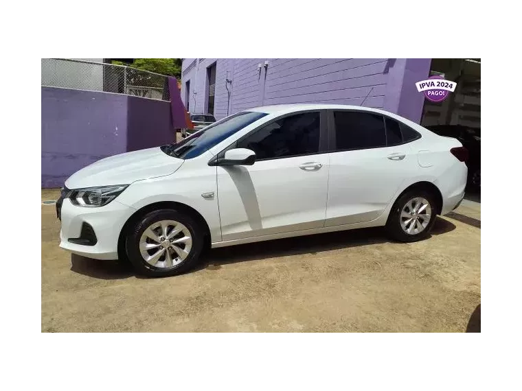 Chevrolet Onix Branco 4