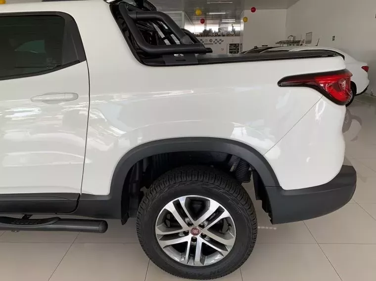 Fiat Toro Branco 12