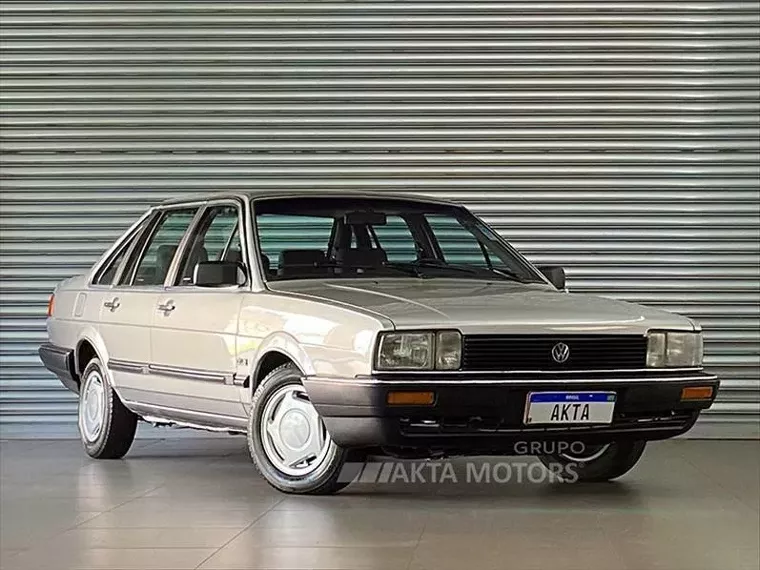 Volkswagen Santana Prata 11