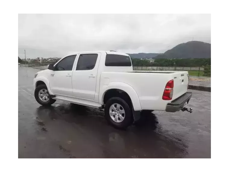 Toyota Hilux Branco 1