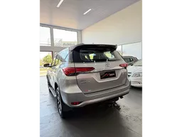 Toyota Hilux SW4