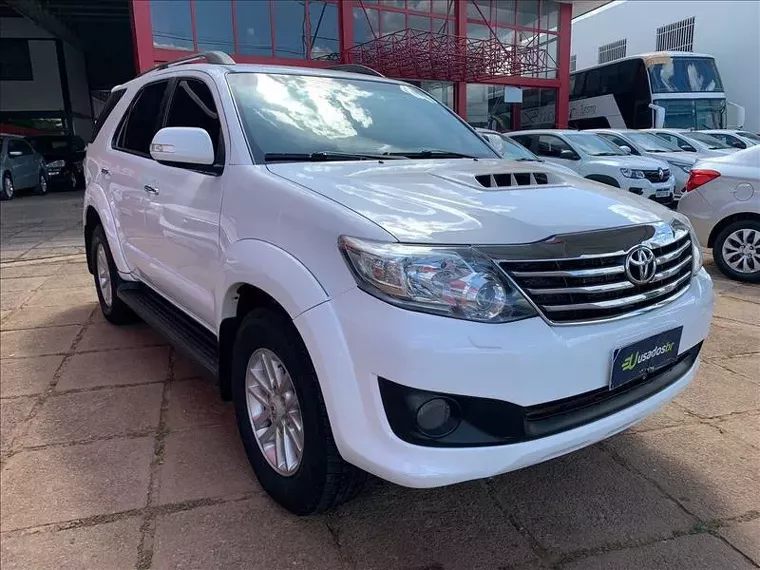 Toyota Hilux SW4 Branco 11