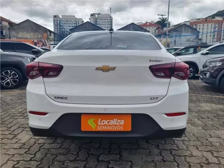 Chevrolet Onix Branco 11