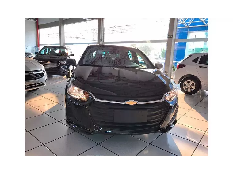 Chevrolet Onix Preto 6