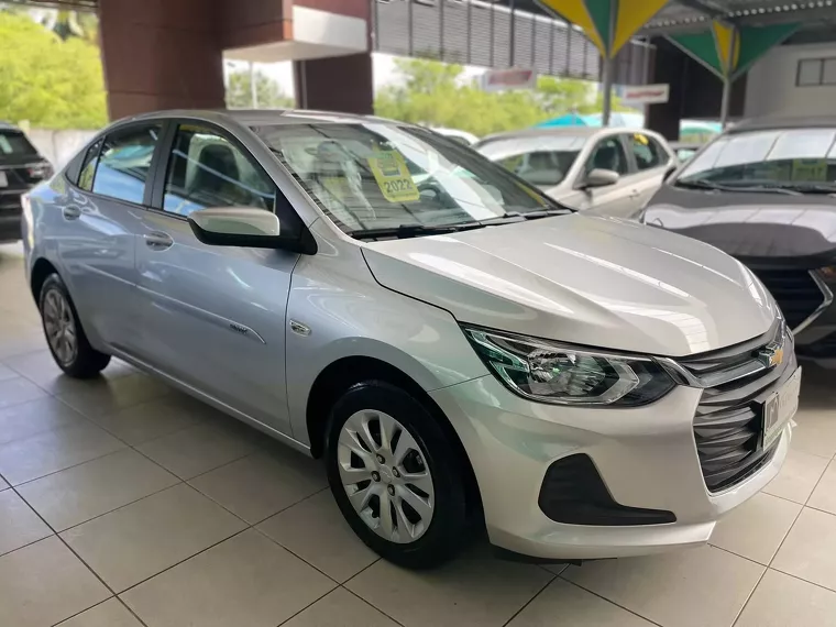 Chevrolet Onix Prata 1