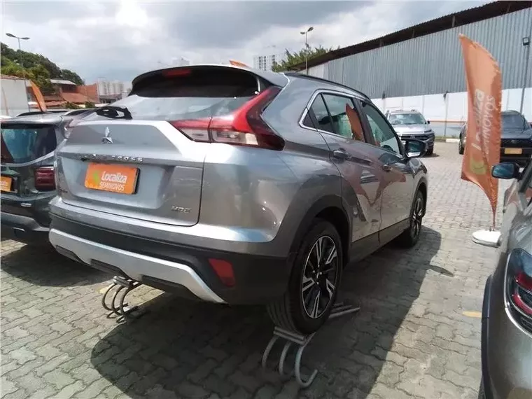 Mitsubishi Eclipse Cross Prata 2