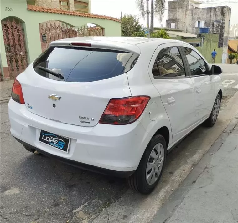 Chevrolet Onix Branco 5