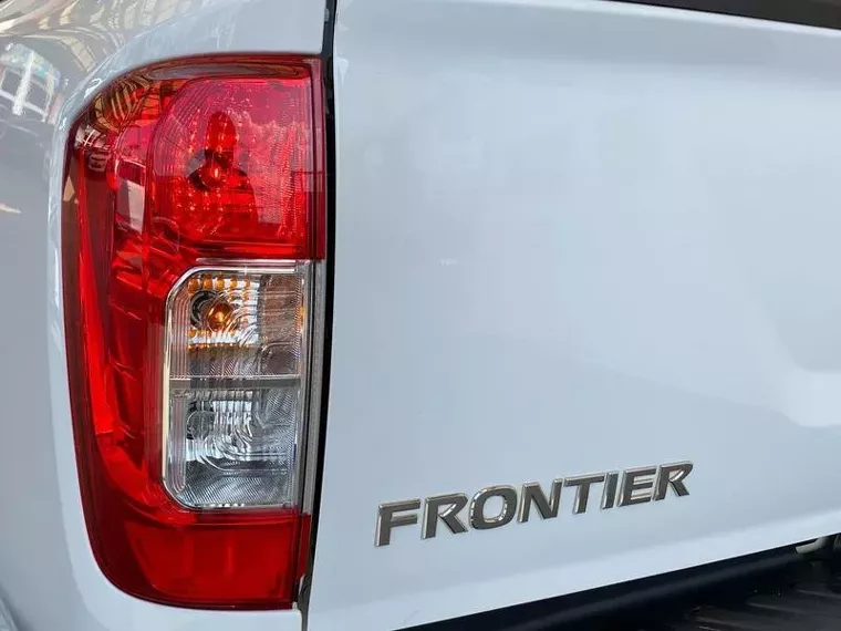 Nissan Frontier Branco 6