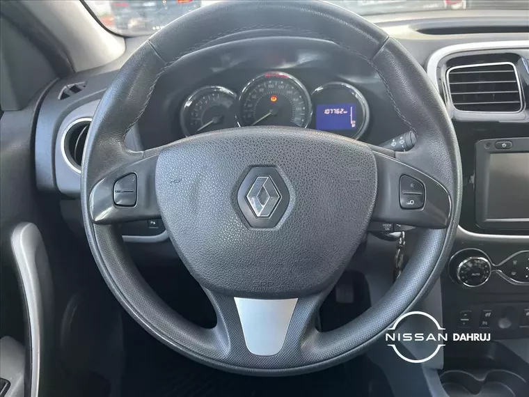 Renault Logan Preto 6