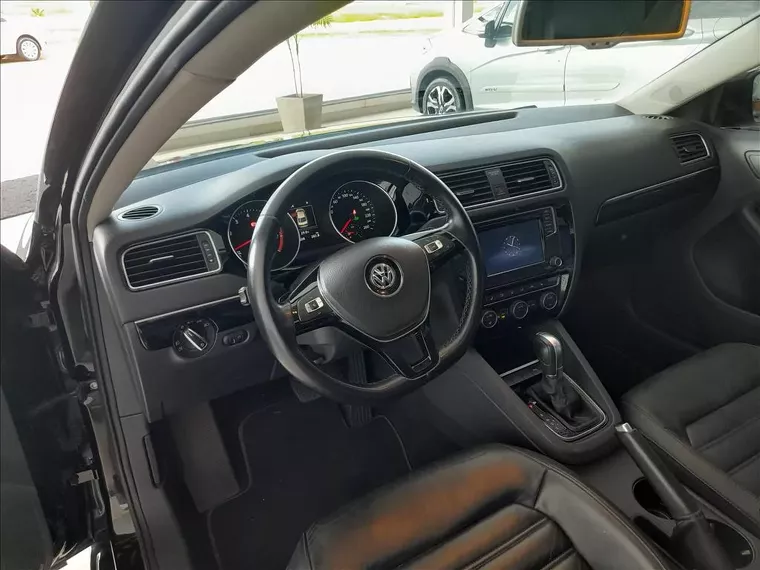 Volkswagen Jetta Preto 10