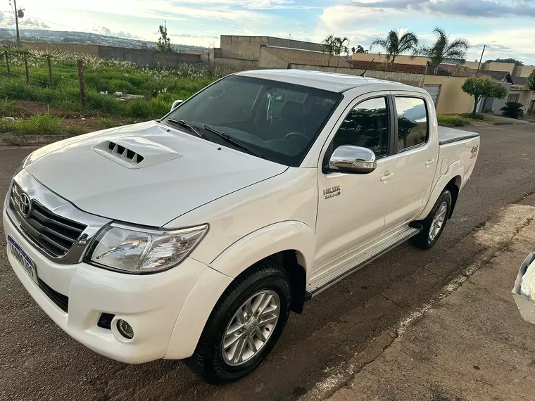 Toyota Hilux Branco 6