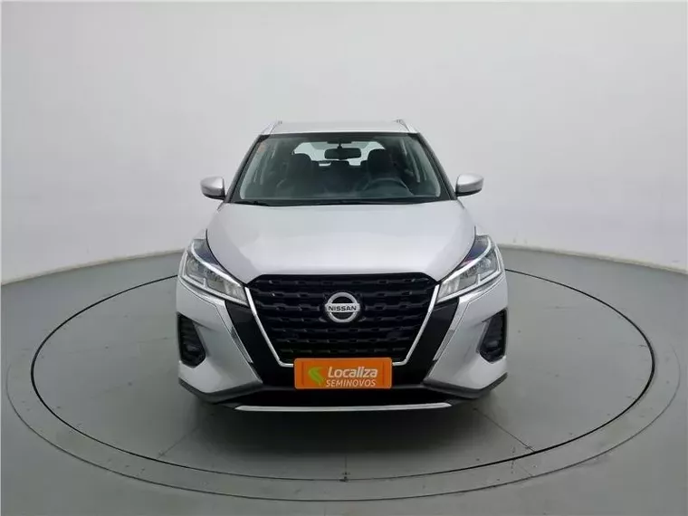 Nissan Kicks Prata 3