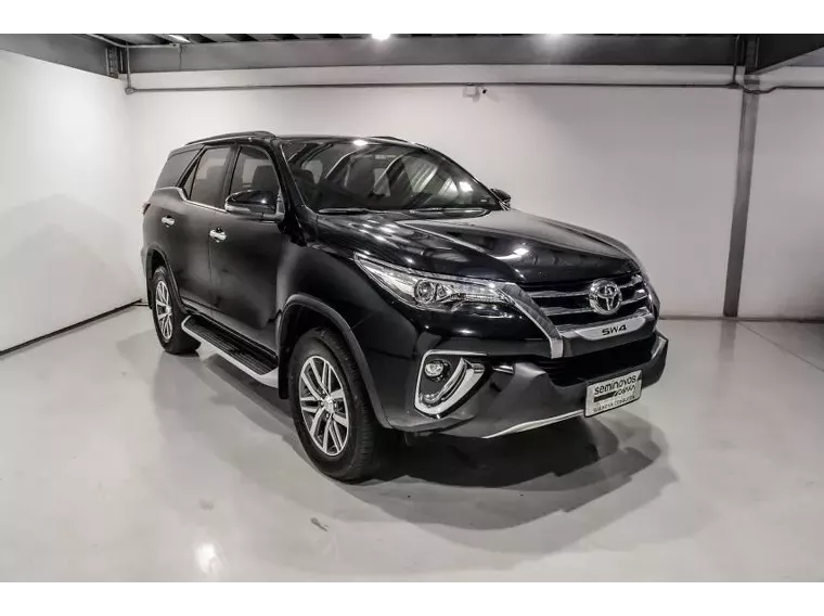 Toyota Hilux SW4 Preto 20