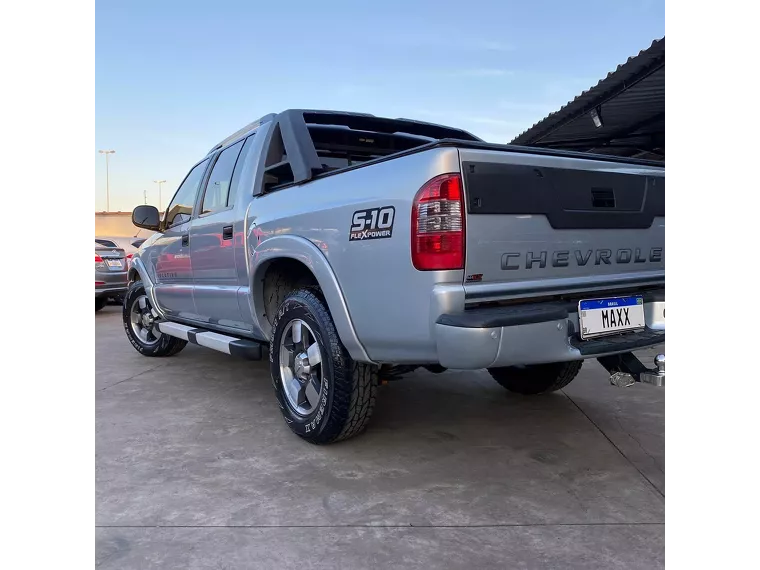 Chevrolet S10 Prata 16