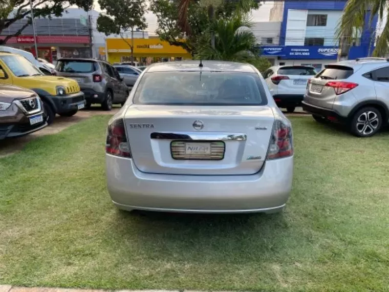 Nissan Sentra Prata 2