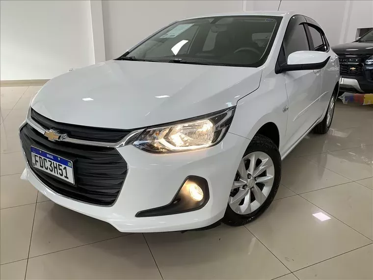 Chevrolet Onix Branco 10