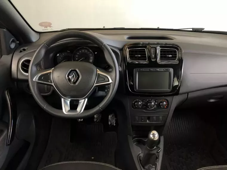 Renault Logan Prata 10