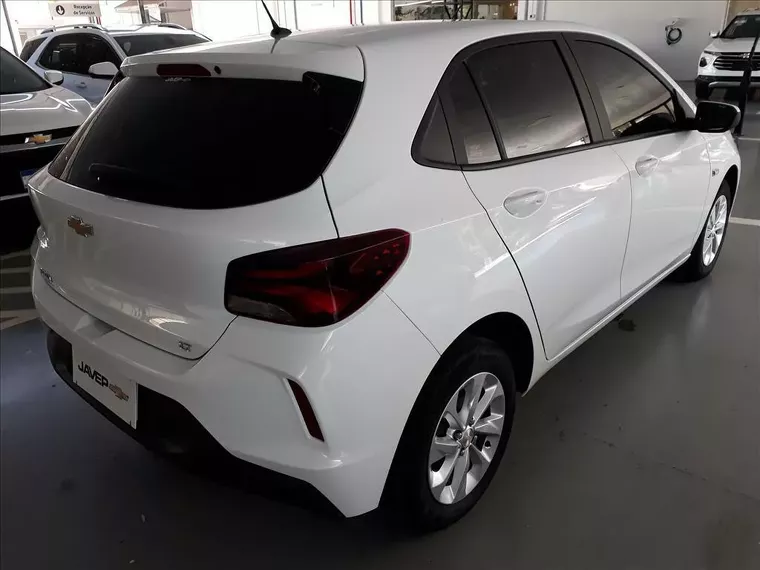 Chevrolet Onix Branco 10