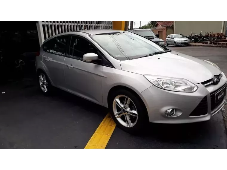 Ford Focus Prata 4