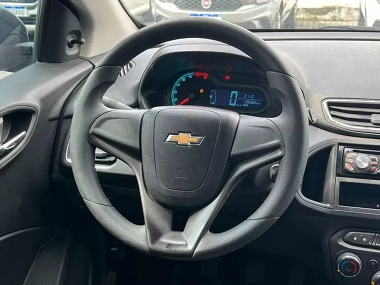 Chevrolet Onix Preto 12