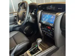 Toyota Hilux SW4