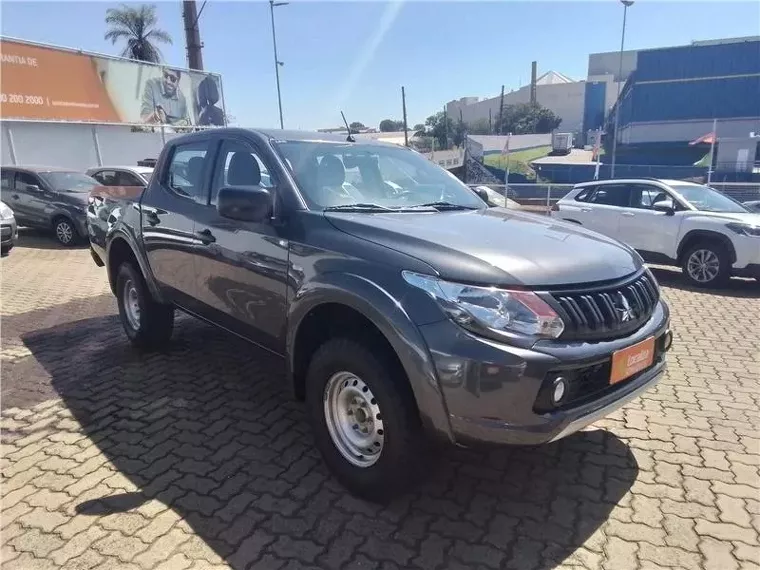 Mitsubishi L200 Triton Cinza 9