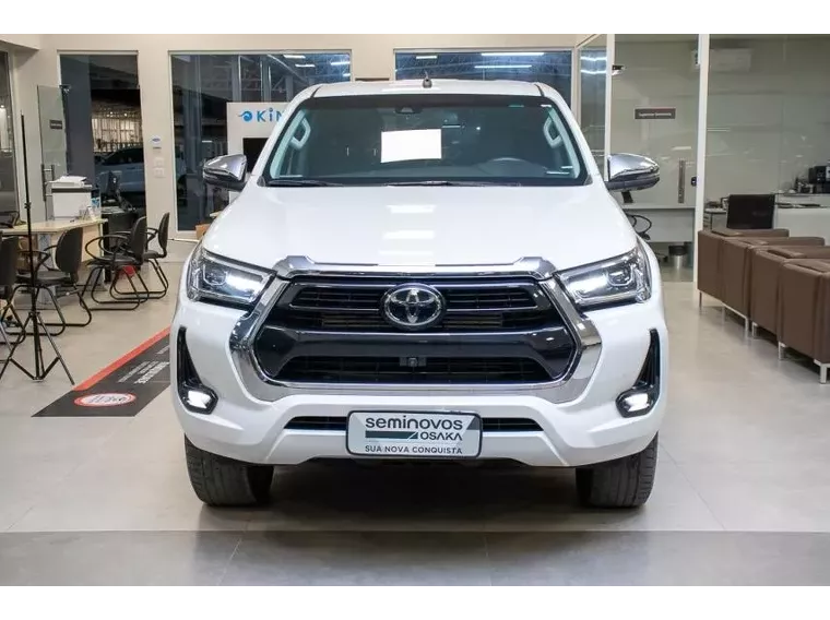 Toyota Hilux Branco 19