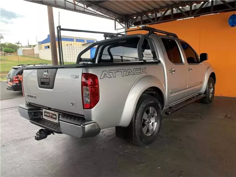 Nissan Frontier Prata 6