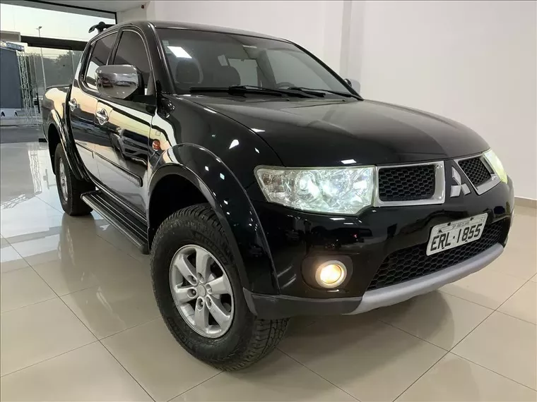 Mitsubishi L200 Triton Preto 4