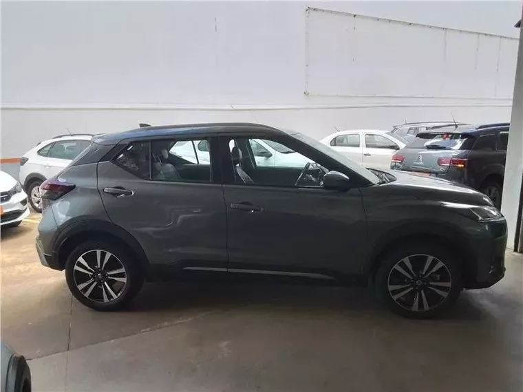 Nissan Kicks Cinza 10