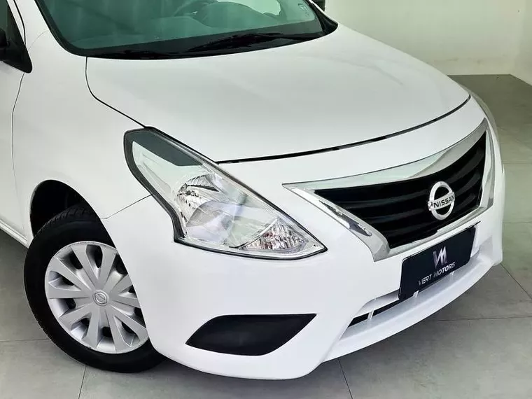 Nissan Versa Branco 1