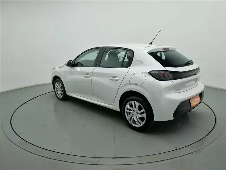 Peugeot 208 Branco 11