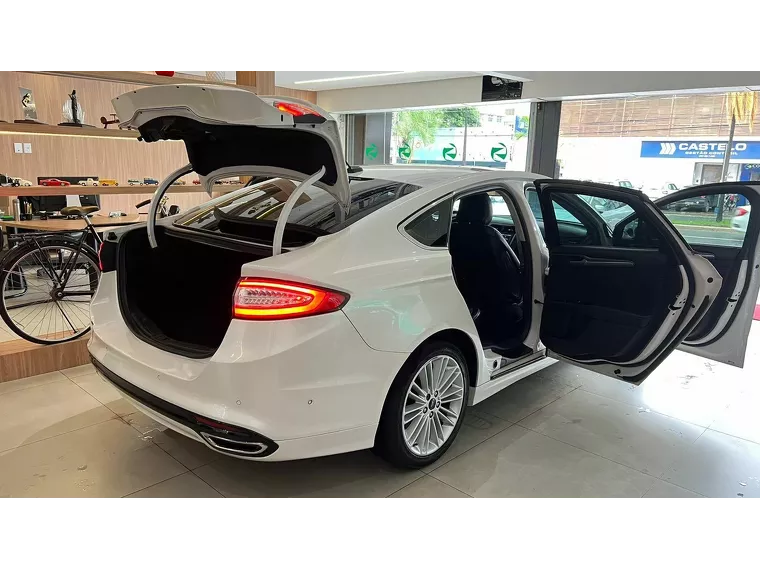 Ford Fusion Branco 12