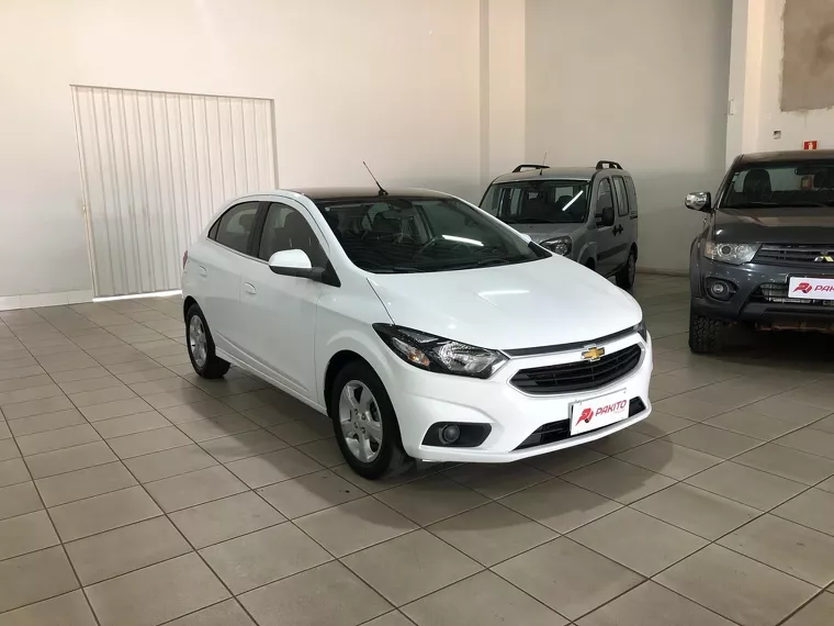 Chevrolet Onix Branco 9