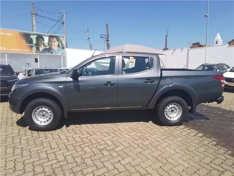 Mitsubishi L200 Triton Cinza 3