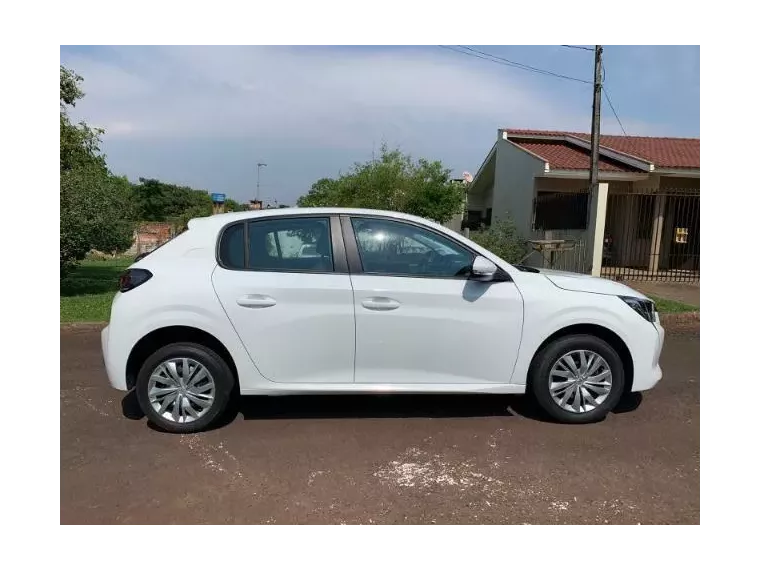 Peugeot 208 Branco 13