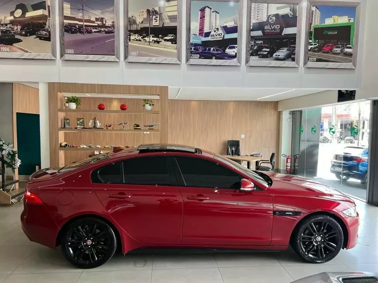 Jaguar XE Vermelho 12