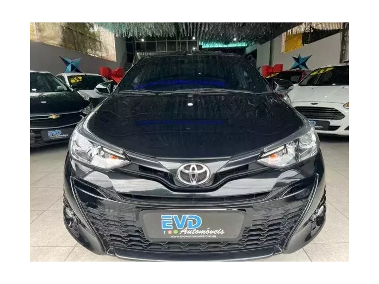 Toyota Yaris Preto 4