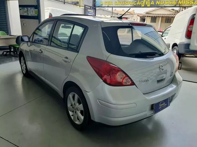 Nissan Tiida Prata 5