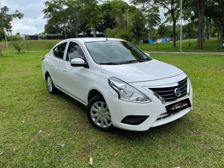 Nissan Versa Branco 1