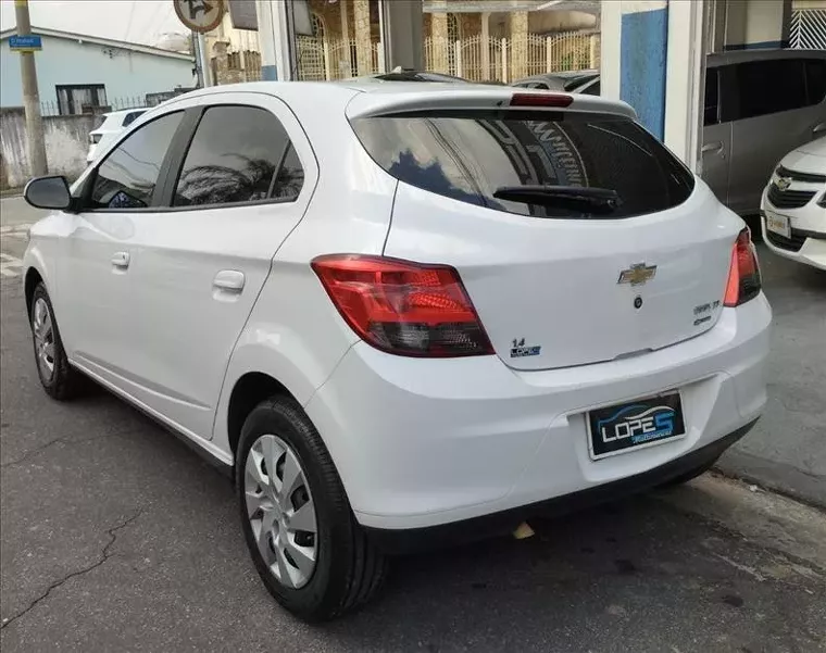 Chevrolet Onix Branco 5