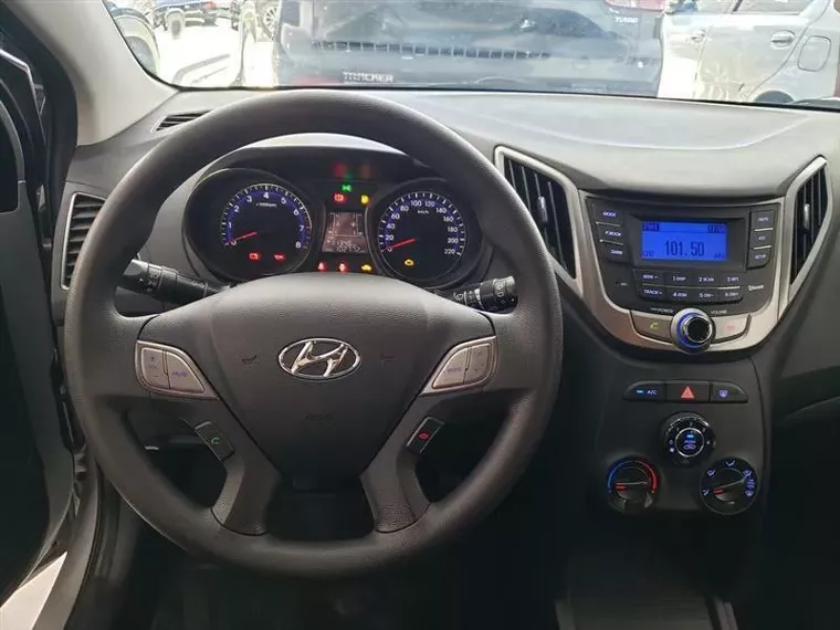 Hyundai HB20 Prata 7