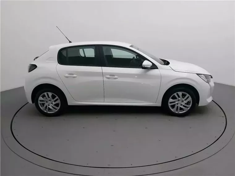 Peugeot 208 Branco 10