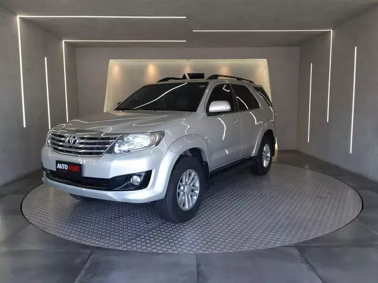 Toyota Hilux SW4 Bege 3